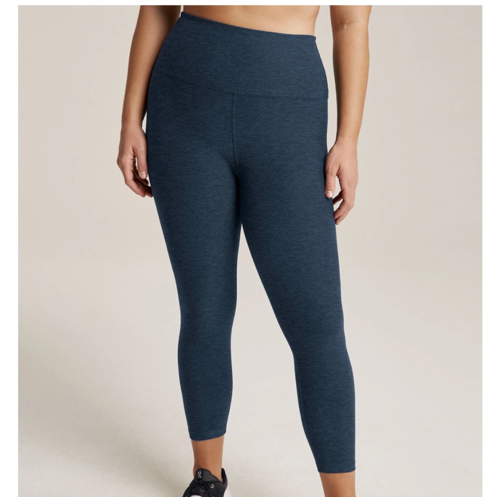 Beyond Yoga Navy Spacedye Out Of Pocket High Waisted Capri Legging
